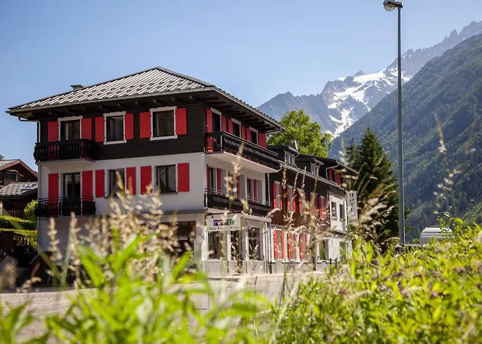 Hotel La Chaumiere Mountain 2*